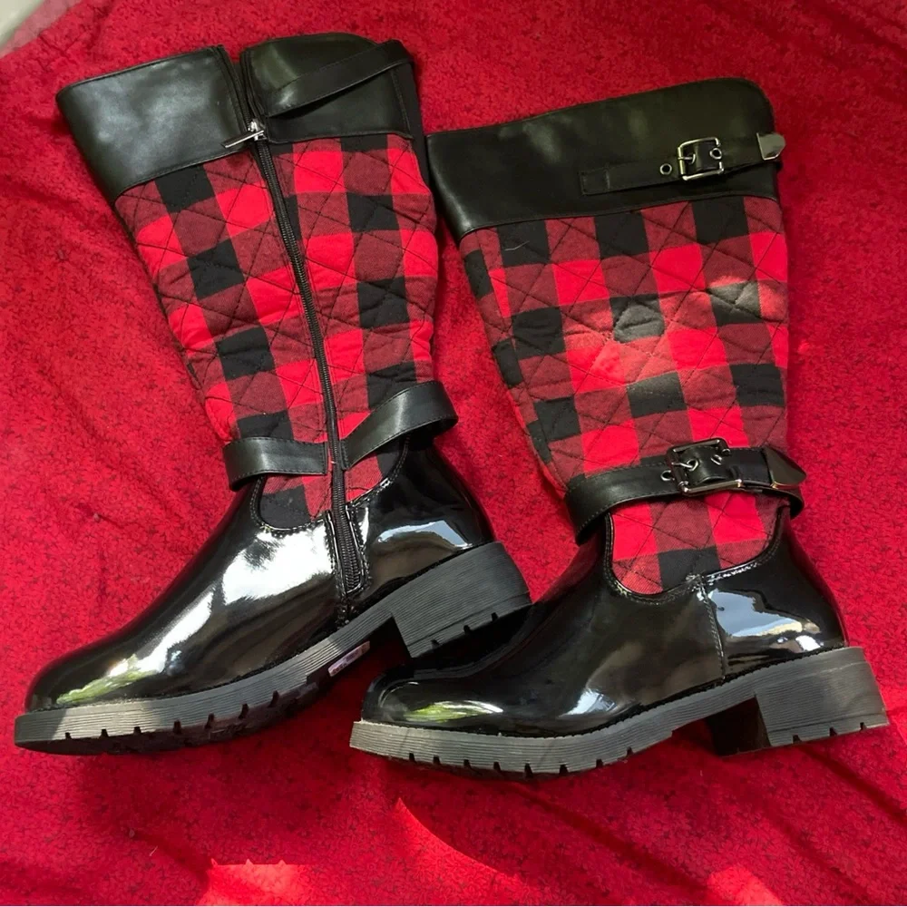 Lane Bryant Stylish Red Plaid Quilted Women's Boots‎ with Buckle and Zip Sz 8